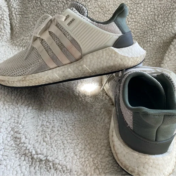 Adidas White and Gray Sneakers - Men’s 10.5 - Picture 5 of 6